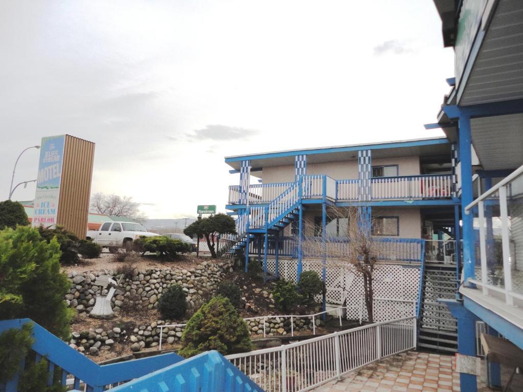 Blue Stream Motel Vernon Zewnętrze zdjęcie